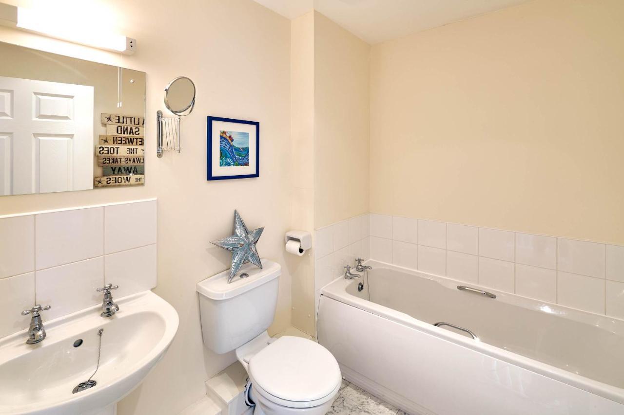Host & Stay - The Scuttlebutt Townhouse Whitby Kültér fotó